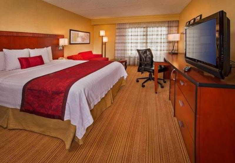 คอร์ตยาร์ด เซคอคัส เมดโดว์แลนด์ Hotel ซีคอคัส ภายนอก รูปภาพ